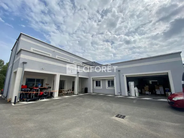 Local commercial 220 m²