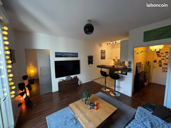 F2 40 m² avec terrasse de 8 m² et parking couvert - 500 m du RER B