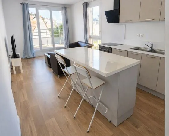 F2 meublé 44 m² avec balcon plein sud et parking sécurisé