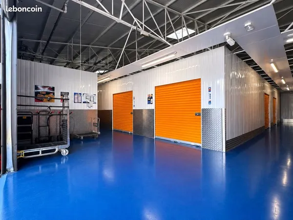 Box de stockage / Garage sécurisé / Garde meuble