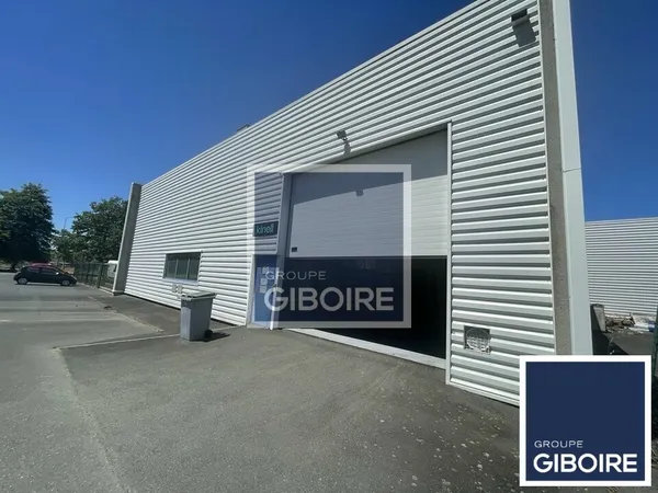 Local industriel 885 m²