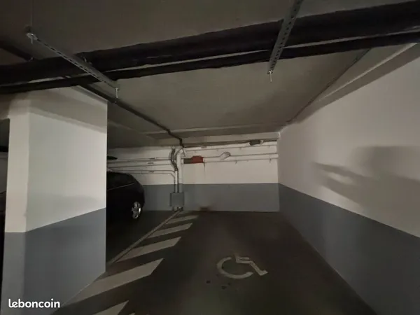 A vendre grande place de parking aux dimensions PMR - Clamart Centre