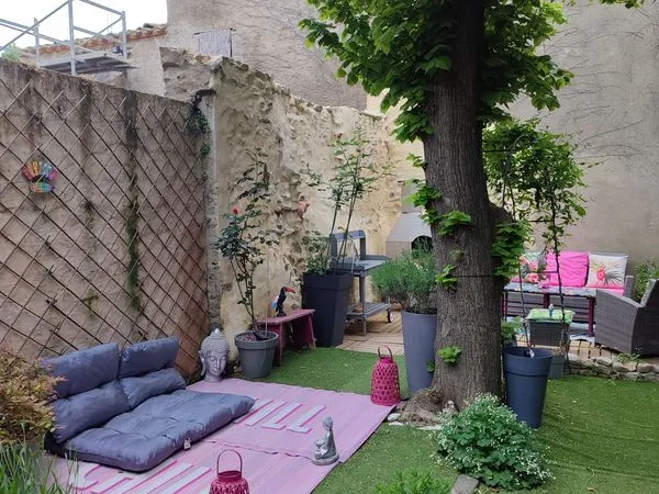 Maison avec jardin... Juste en face