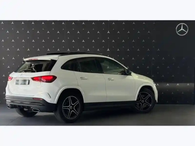 Mercedes Gla 200 d amg line — photo 27