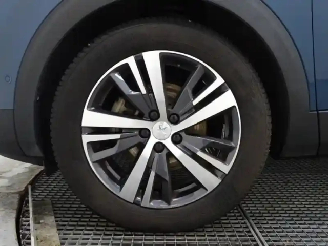 Peugeot 3008 1.2 puretech 130ch s&amp;s allure pack eat8 — photo 11