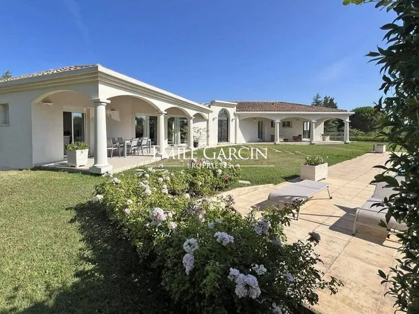 Maison de plain-pied 6 pièces 215 m²