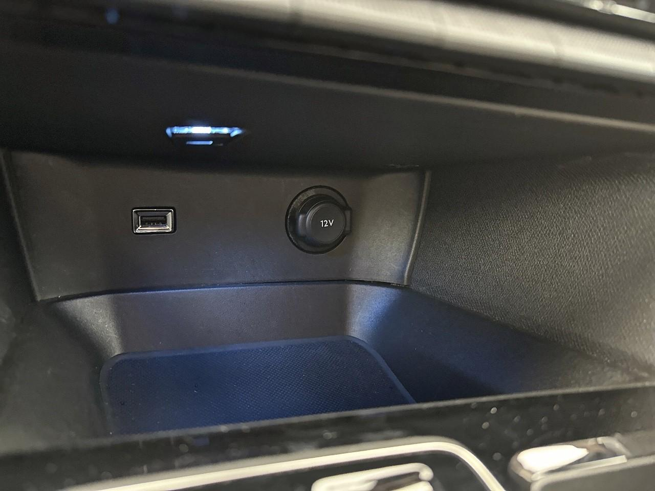 Peugeot 3008 puretech 130ch s&s eat8 allure pack — photo 31