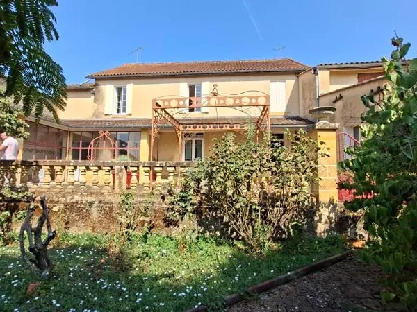 Maison 9 pièces 330 m²