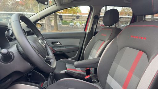 Dacia Duster 1.3 TCe 130 4X2 - Techroad – 2019 – 64670 km – Essence – Boîte Manuelle — photo 15
