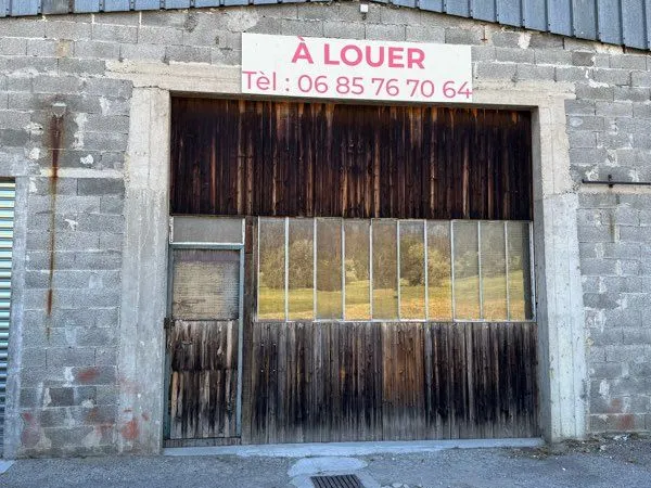 Local d’activité et entrepôt Location Autrans-Méaudre en Vercors 1p 80m² 800€