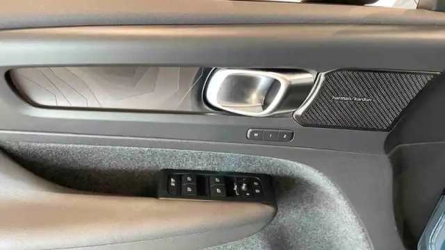 Volvo Xc40 t4 recharge 129+82 ch dct7 — photo 27