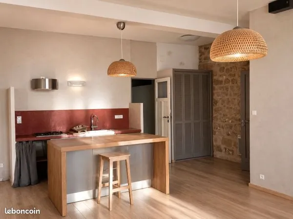 CADENET (84) BEL APPARTEMENT 2 PIECES 55M² (plein centre) A VENDRE 230 000