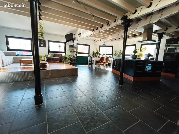 Magnifique loft atypique de 108 m² (loi Carrez) avec Rooftop de 25m² et Parking - Lille JB Lebas