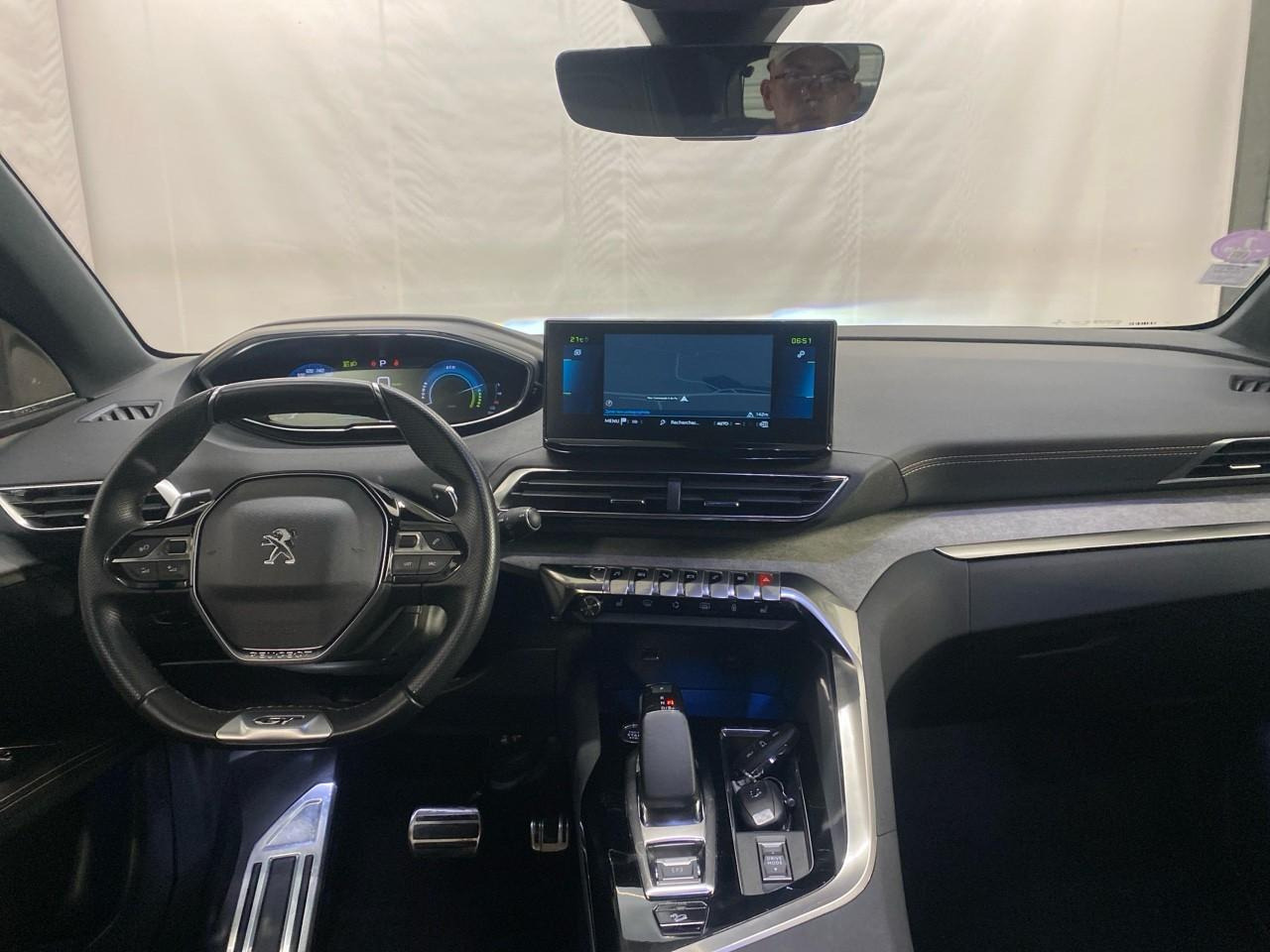 Peugeot 3008 hybrid4 300 e-eat8 gt pack — photo 12