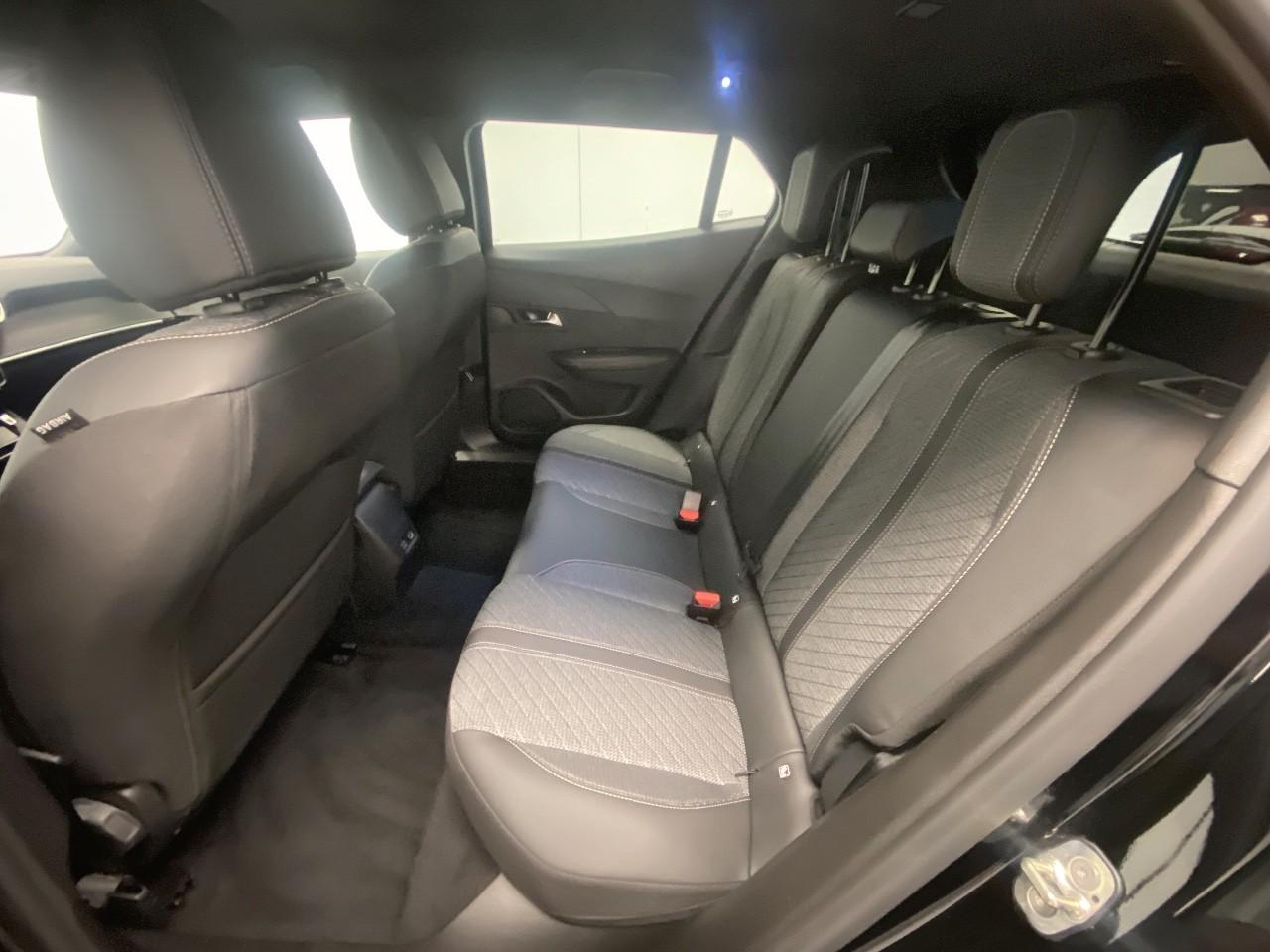 Peugeot 2008 hybrid 136 e-dcs6 allure — photo 10