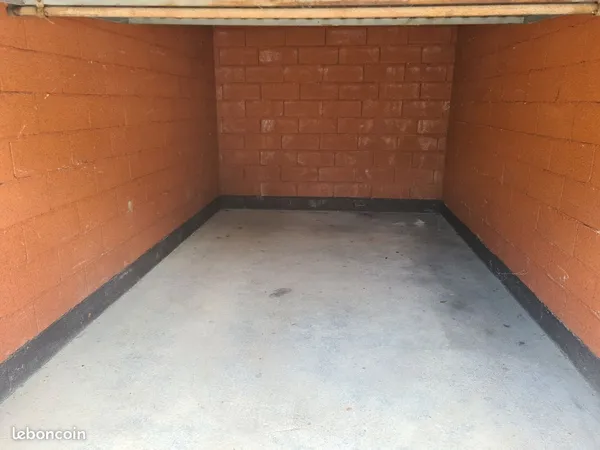 Location garage / box - 15 m² - Chaumont (52000)