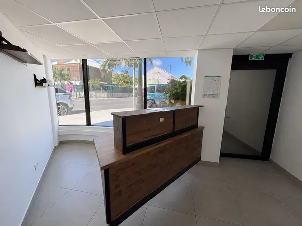 Local pro 69m² centre ville Rez de chaussée avec vitrine