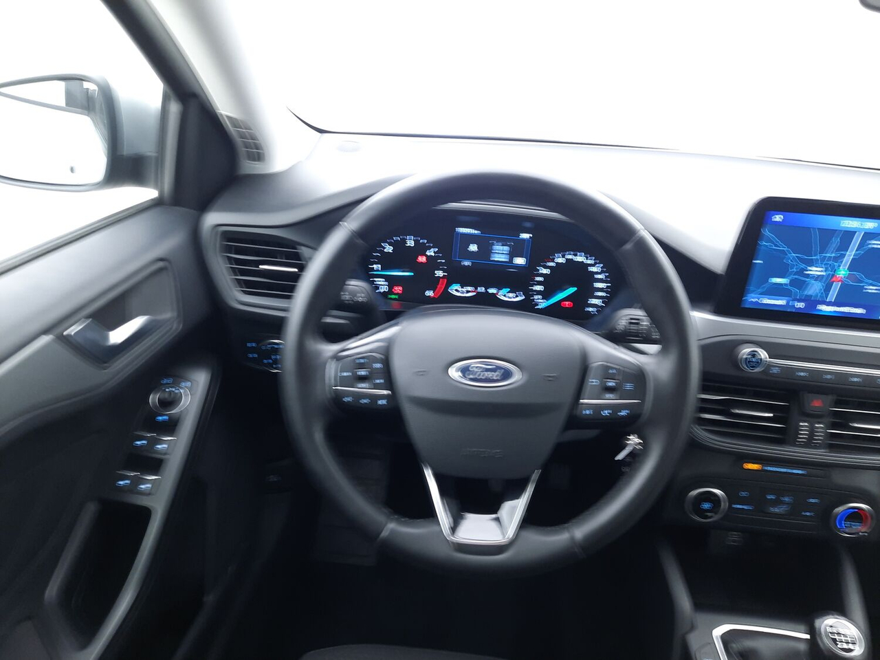 Ford Focus — photo 12