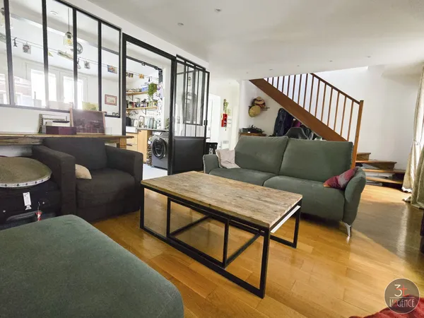 DUPLEX TRAVERSANT DE 90 M² AU COEUR DU VILLAGE