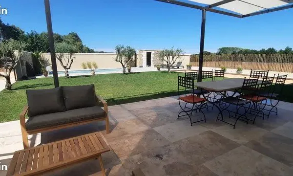80m2 lumineux jardin piscine proche Uzès au mois entre octobre et juin