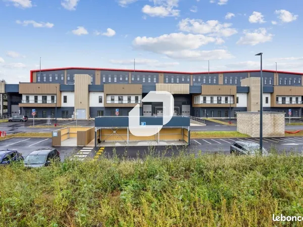 Local d'activité 2 704 m²