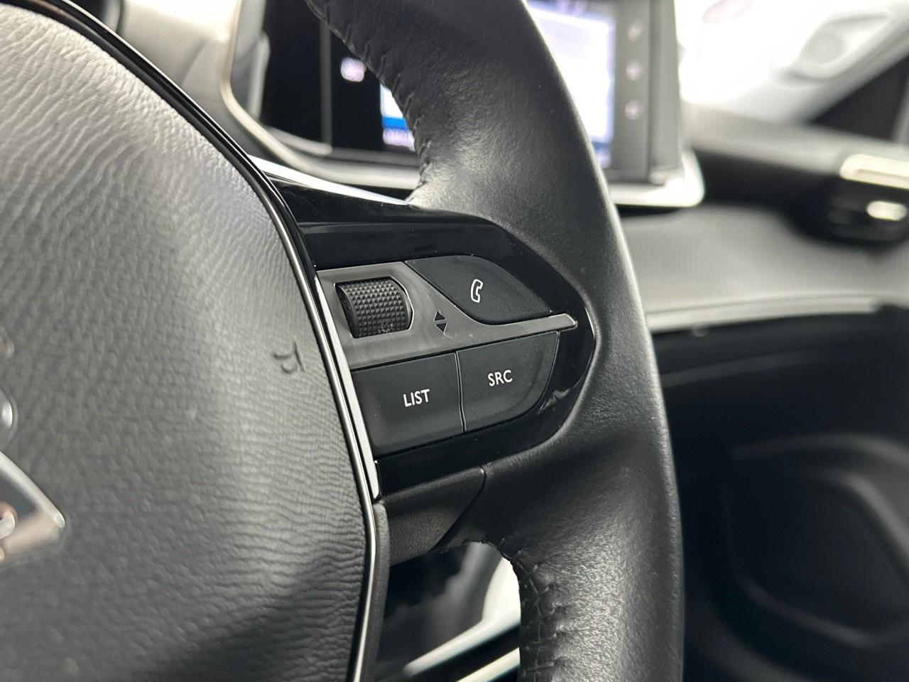 Peugeot 2008 puretech 130 s&s eat8 allure pack — photo 18