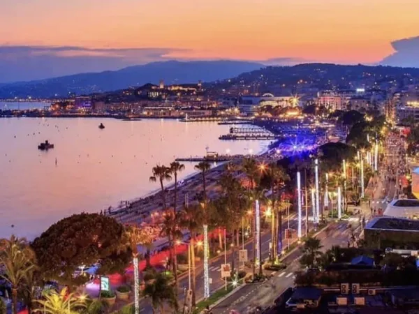 CANNES CENTRE BANANE 130 M CROISETTE RESTAURANT 100 PLACES G