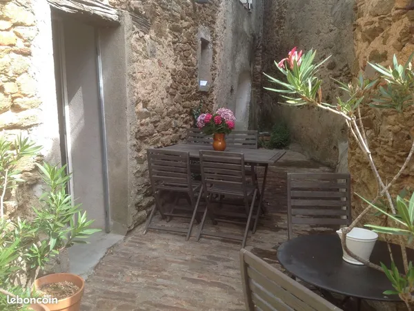 Location 2 pièces Style loft village historique de Gassin