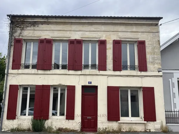 Rare sur le marché !Bergerac centre Maison de ville avec jardin, au calme et sans vis-à-vis