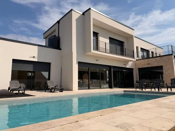 Maison 7 pièces 285 m²
