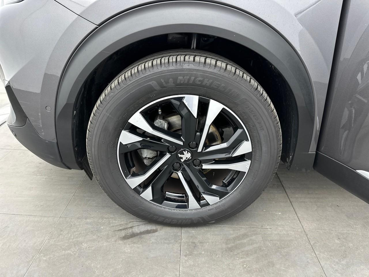 Peugeot 2008 puretech 130 s&s eat8 gt — photo 14