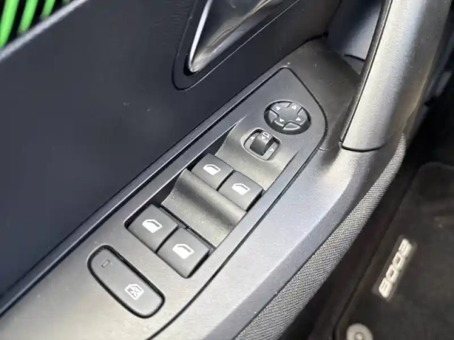 Peugeot 2008 puretech 100 s&amp;s bvm6 — photo 25