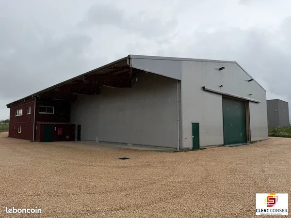 Local 825 m² Eslettes
