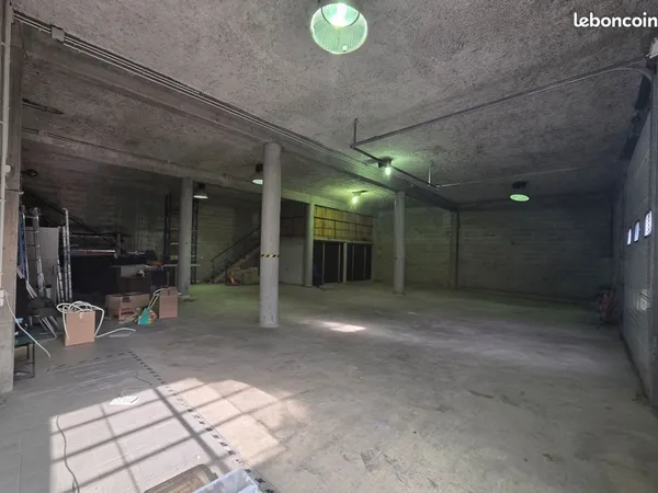 Hangar à louer 250 m² - Ecquevilly (78)