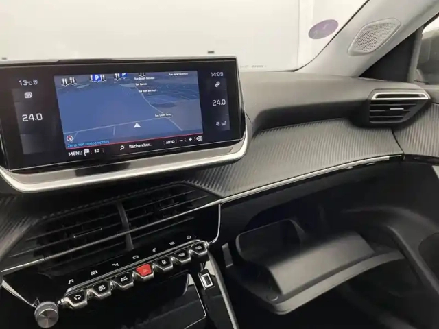 Peugeot 2008 puretech 130 s&amp;s eat8 — photo 25