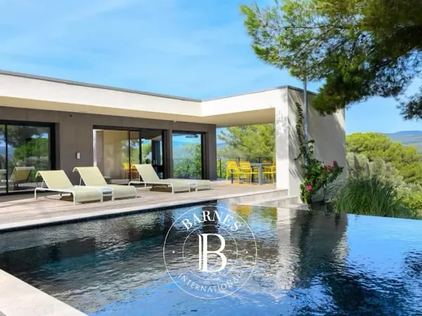 Villa 8 pièces 214 m²