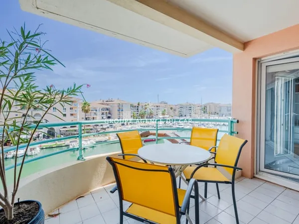 Appartement T2 récemment rénové en étage à Port Fréjus
