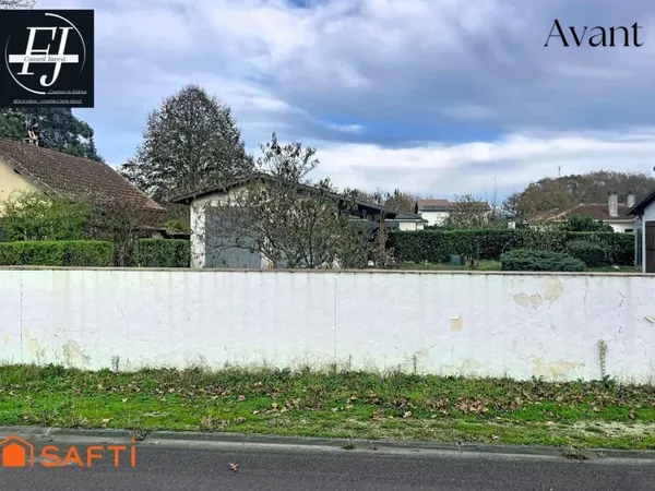 Terrain constructible, calme et centre à pied, libre de constructeur