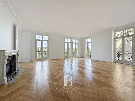Appartement 7 pièces 360 m²