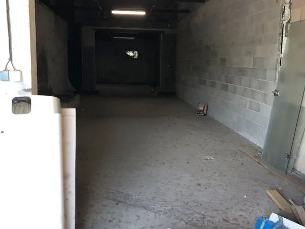 ENTREPOT NIMES avec quai de chargement proche centre ville