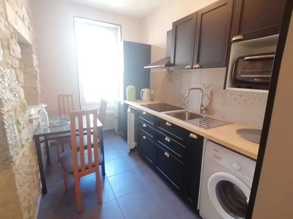 Dijon centre (Darcy, Gare) loue T1 meublé 26m²