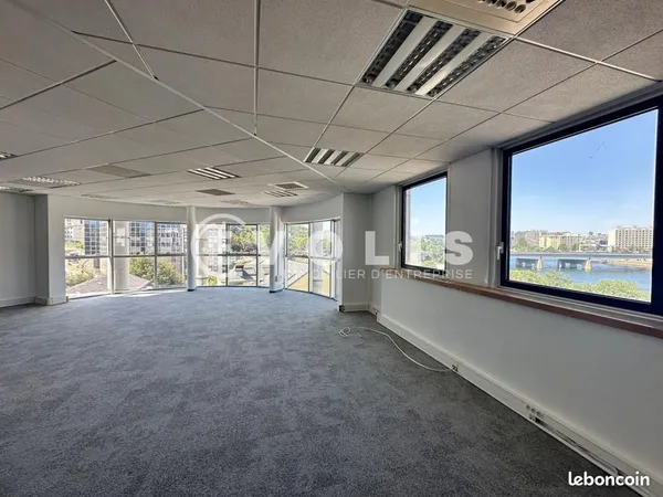 Bureaux 300 m²