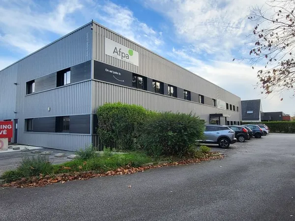 Local commercial 1900 m² Vannes