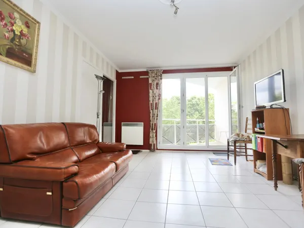 Appartement 4 pièces / 3 chambres a 6 minutes du métro ligne 11