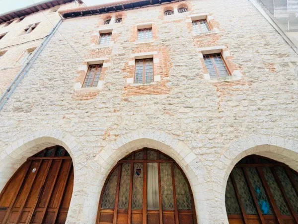 Maison 8 pièces 380 m²