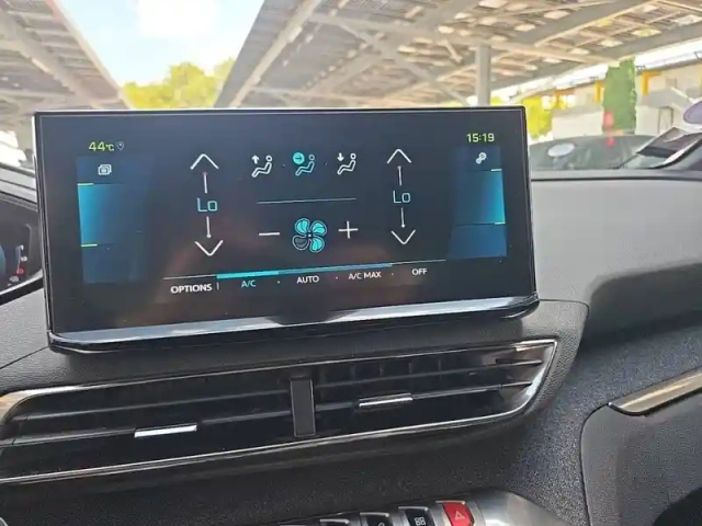Peugeot 3008 hybrid 225 e-eat8 — photo 22