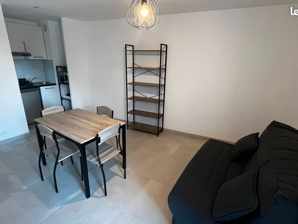 Studio 28m² rénové Grand Rond / François Verdier