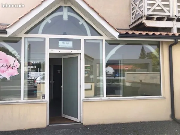 Local professionnel/bureau à louer