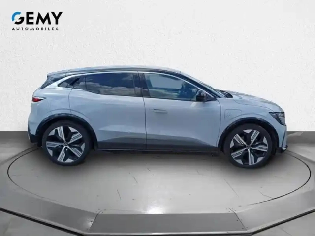 Renault Megane e-tech ev60 220 ch super charge — photo 4