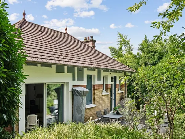CHATOU - MAISON DE 155 M² DONT UN STUDIO INDEPENDANT DE 35 M² AVEC BEAU POTENTIEL - TERRAIN DE 1197 